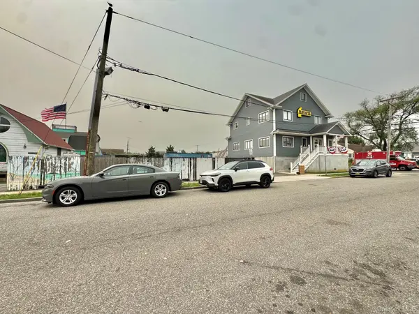 19 Suffolk ST, Freeport, NY 11520