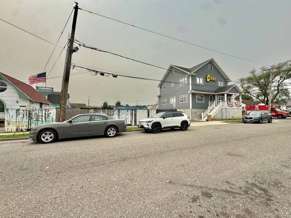 19 Suffolk ST, Freeport, NY 11520