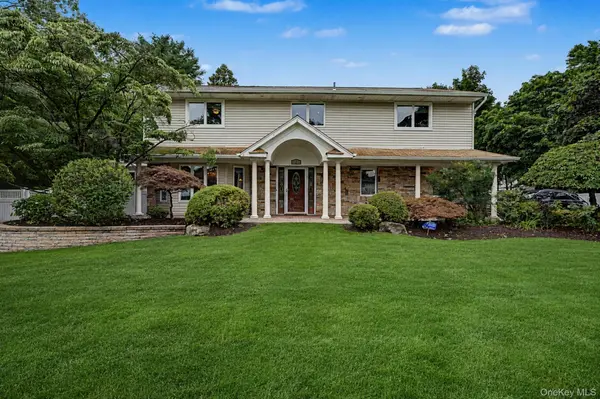 6 Field Daisy LN, East Northport, NY 11731