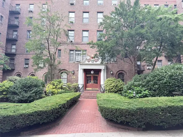 83-80 118 ST #6C, Kew Gardens, NY 11415