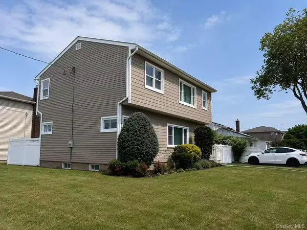 278 N 4th ST, Bethpage, NY 11714