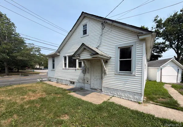 583 Straight PATH, West Babylon, NY 11704