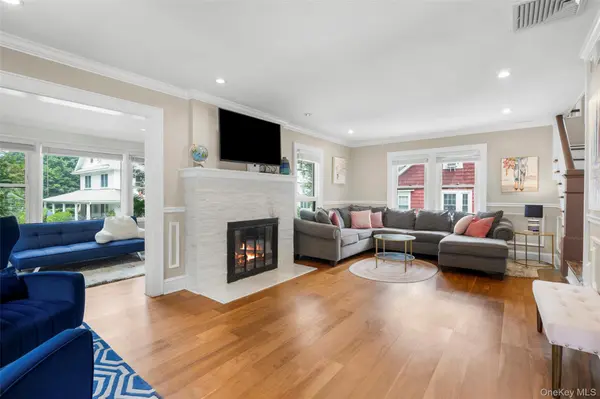 76 Chestnut AVE, Pelham, NY 10803
