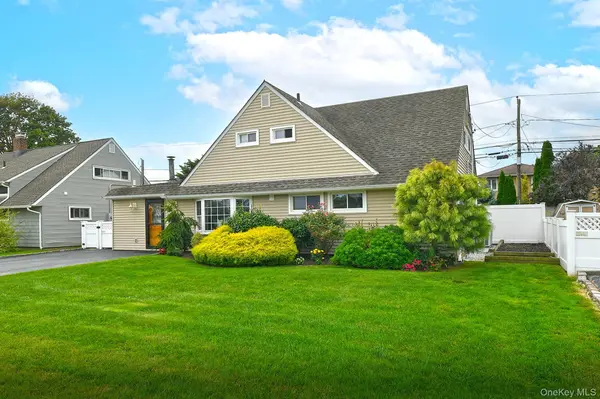 261 Elm DR, Levittown, NY 11756
