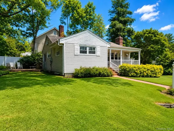 38 Hill DR, Glen Head, NY 11545