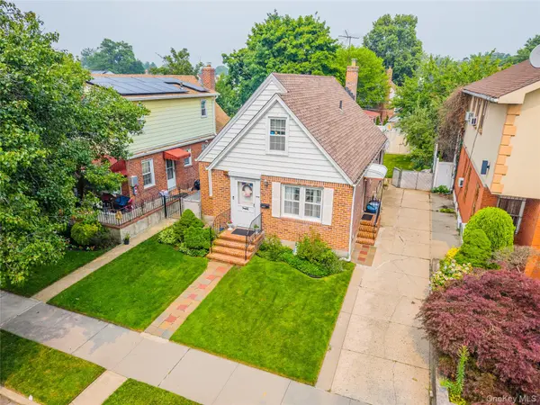 8007 250th ST, Bellerose, NY 11426