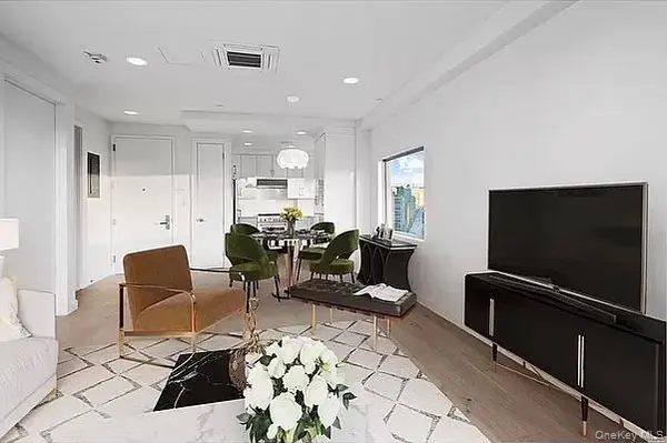 4244 Crescent ST #6B, Long Island City, NY 11101