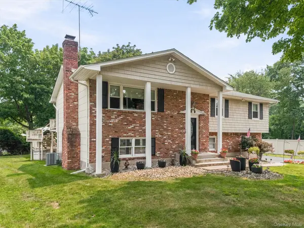 25 Preakness LN, New City, NY 10956