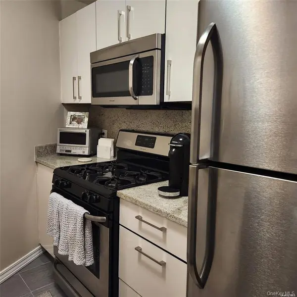 1 Bay Club DR #4P, Bayside, NY 11360