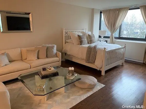 1 Bay Club DR #4P, Bayside, NY 11360