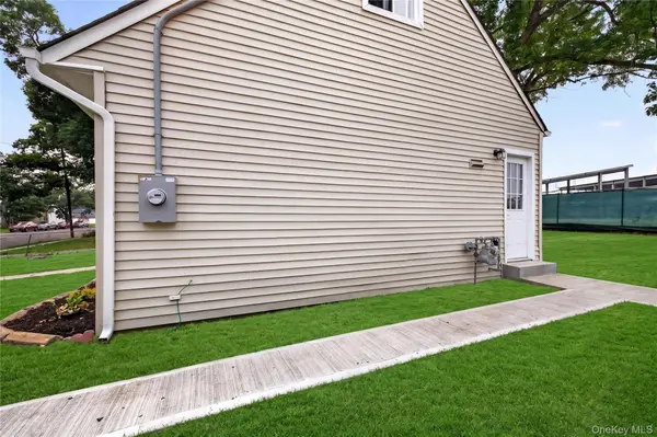 33 Parkway BLVD, Wyandanch, NY 11798