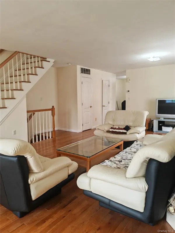 558 Eltingville BLVD, Staten Island, NY 10312