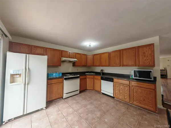 558 Eltingville BLVD, Staten Island, NY 10312
