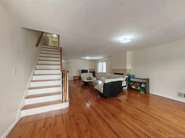 558 Eltingville BLVD, Staten Island, NY 10312