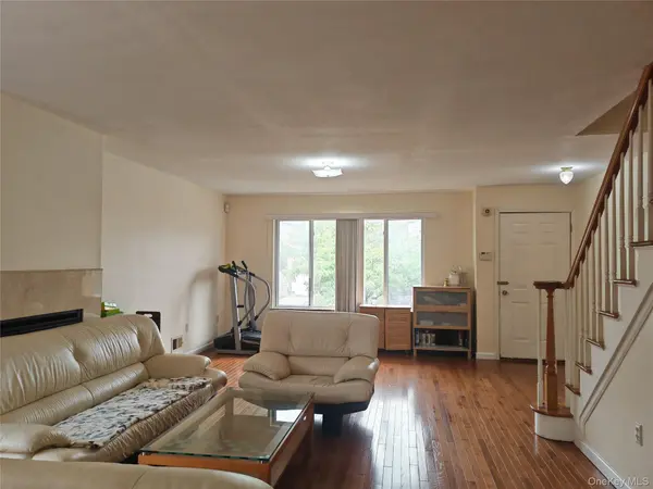 558 Eltingville BLVD, Staten Island, NY 10312