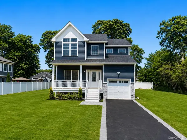 7 Edgewater DR, Mastic Beach, NY 11951