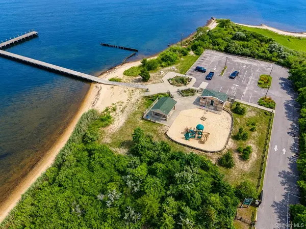 7 Edgewater DR, Mastic Beach, NY 11951