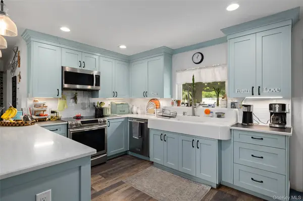 101 Blacksmith RD, Levittown, NY 11756