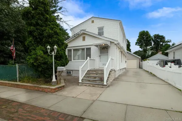 303 Oceanside Pkwy, Oceanside, NY 11572