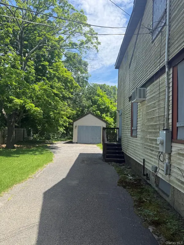 235 Mount Vernon AVE, Medford, NY 11763