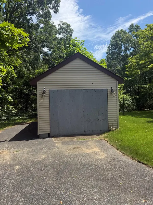 235 Mount Vernon AVE, Medford, NY 11763