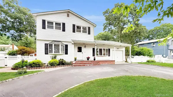 37 Hampton AVE, Mastic, NY 11950