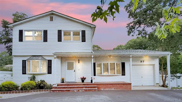 37 Hampton AVE, Mastic, NY 11950
