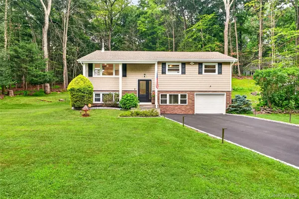 1193 Winding CT, Mohegan Lake, NY 10547