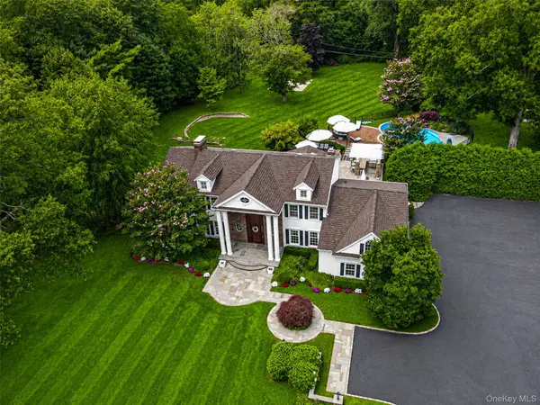 15 Dogwood HL, Brookville, NY 11545