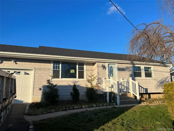 31 Stockton ST, Brentwood, NY 11717