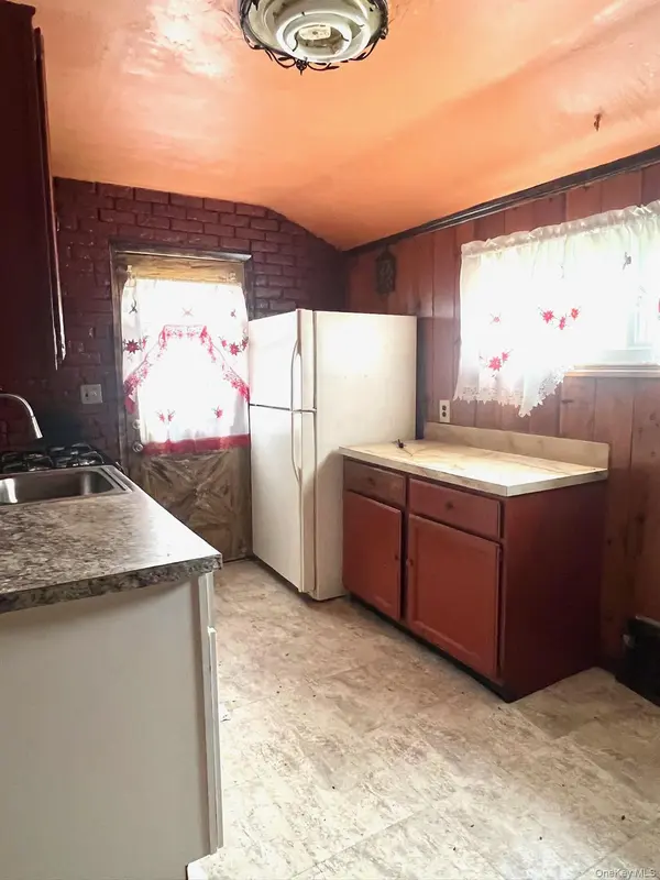 32 Cypress ST, Central Islip, NY 11722