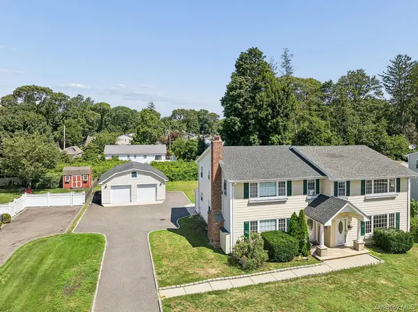 17 Parr DR, Ronkonkoma, NY 11779