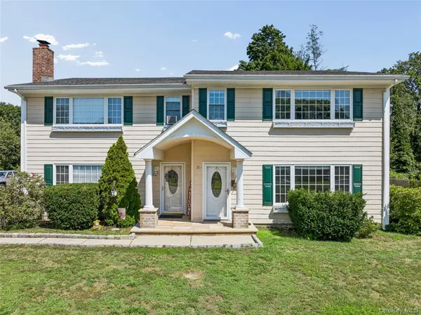 17 Parr DR, Ronkonkoma, NY 11779