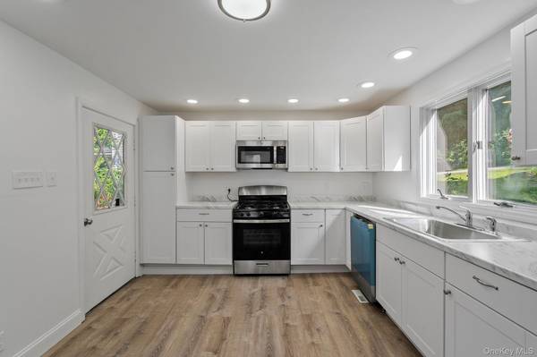 3 2nd AVE, Unionville, NY 10988