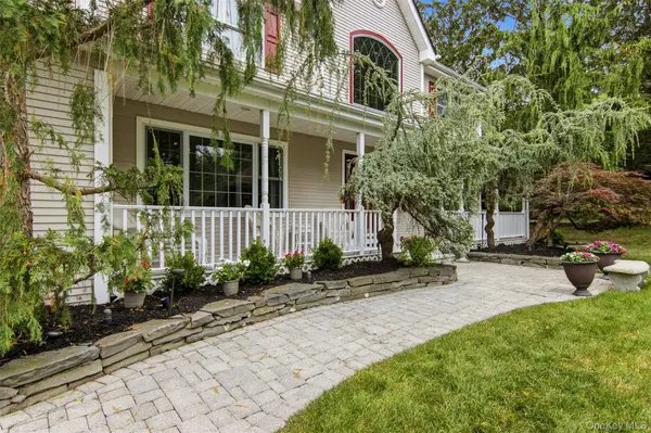 151 Gnarled Hollow RD, East Setauket, NY 11733