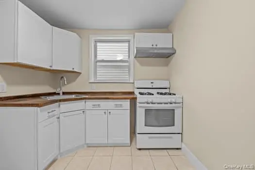 10257 189th ST, Hollis, NY 11423