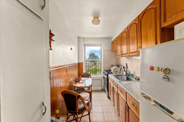 138-29 68th DR #3C, Kew Garden Hills, NY 11367