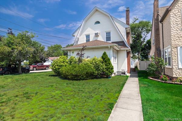 59 Hampton RD, Lynbrook, NY 11563