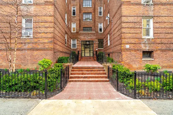 2080 Barnes AVE #4A, Bronx, NY 10462