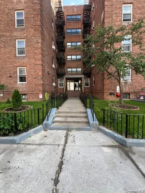 64-74 Saunders ST #1E, Rego Park, NY 11374