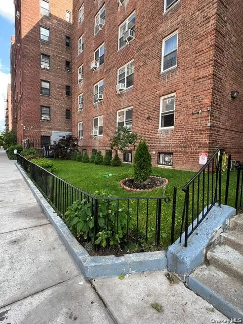 64-74 Saunders ST #1E, Rego Park, NY 11374