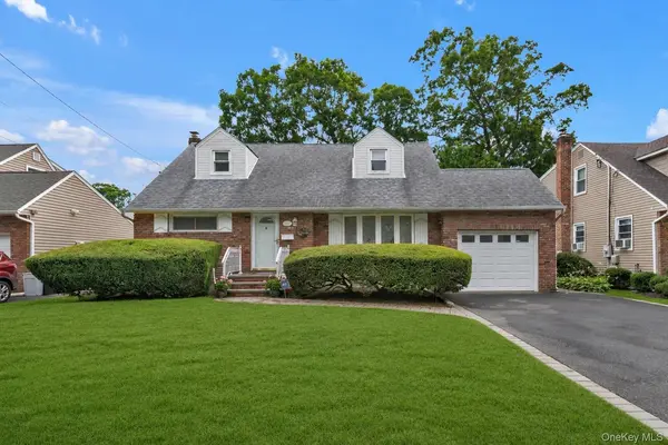 1812 Gormley AVE, Merrick, NY 11566