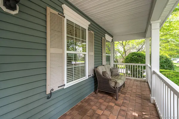 5 Green Ash ST, Calverton, NY 11933