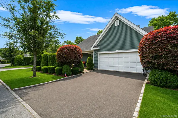 5 Green Ash ST, Calverton, NY 11933