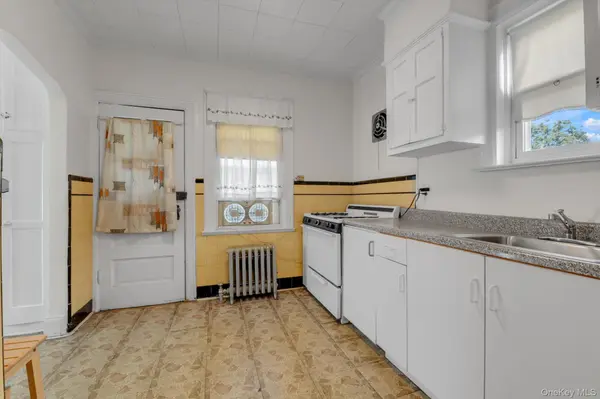 164-01 84th AVE, Jamaica, NY 11432