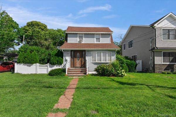 16 Marlboro PL, Bellmore, NY 11710