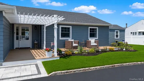 31 Shore DR, Copiague, NY 11726