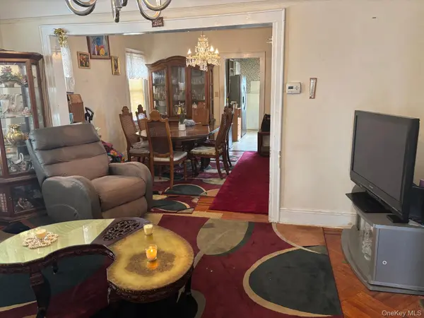 225-24 105th AVE, Queens Village, NY 11429