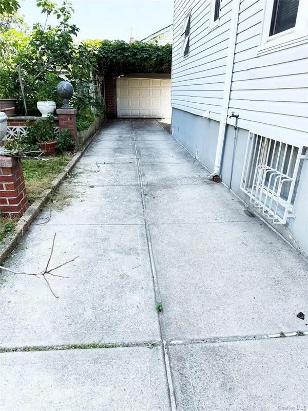 67-27 52nd AVE, Maspeth, NY 11378