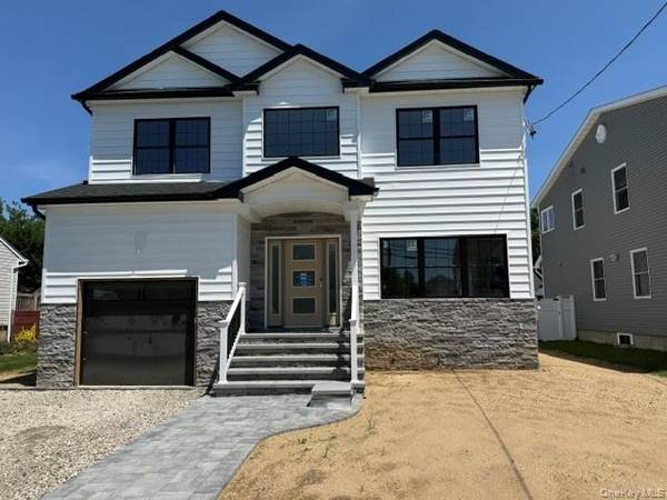104 Maeder AVE, North Merrick, NY 11566
